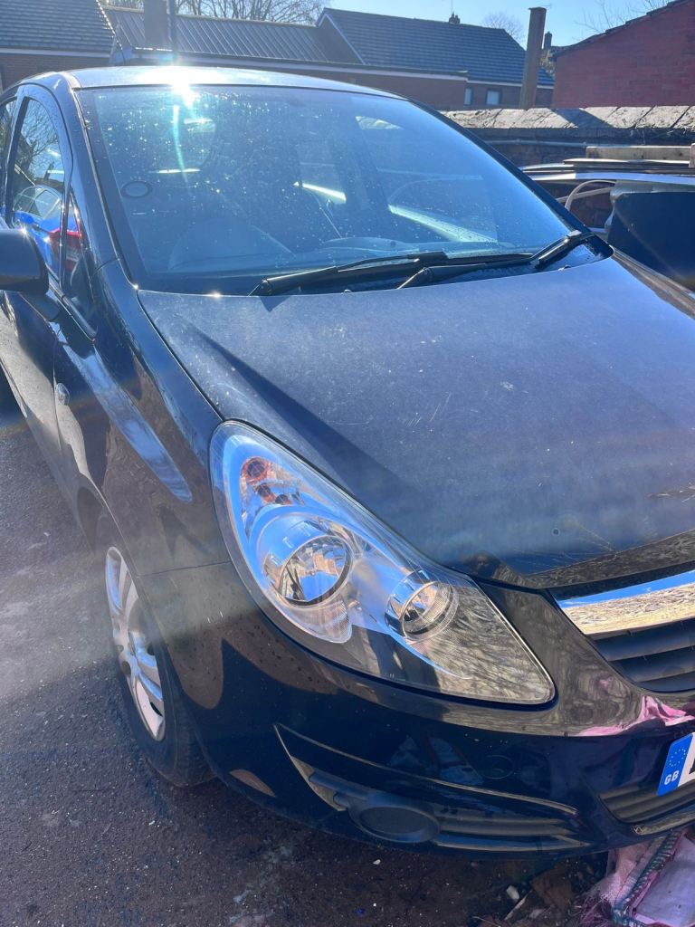 £1300 Vauxhall Corsa DV58 ECD – Black Hatchback, Good Condition
