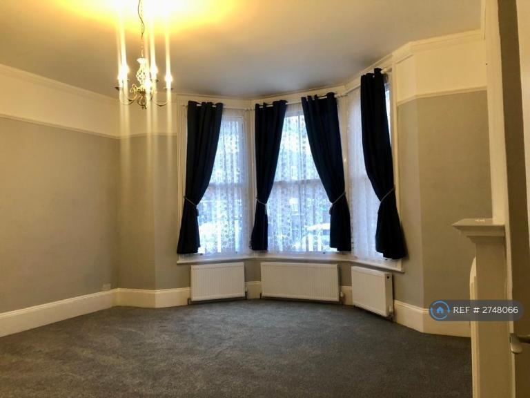 2 bedroom flat in Bromley, Bromley, BR1 (2 bed) (#2748066)