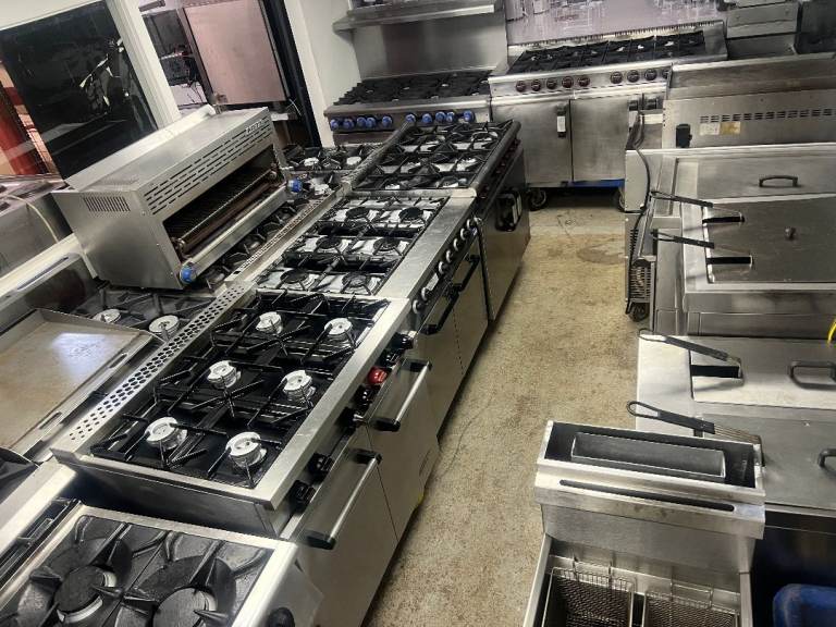 FALCON GAS COOKER 6 BURNER  UNDER OVEN CATERING COMMERCIAL KITCHEN FAST FOOD SHOP 