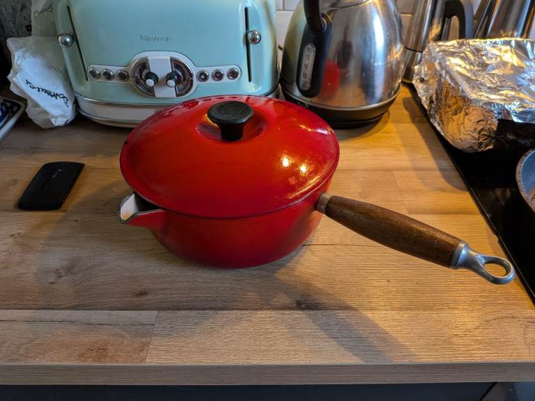 Le Creuset 22cm pan