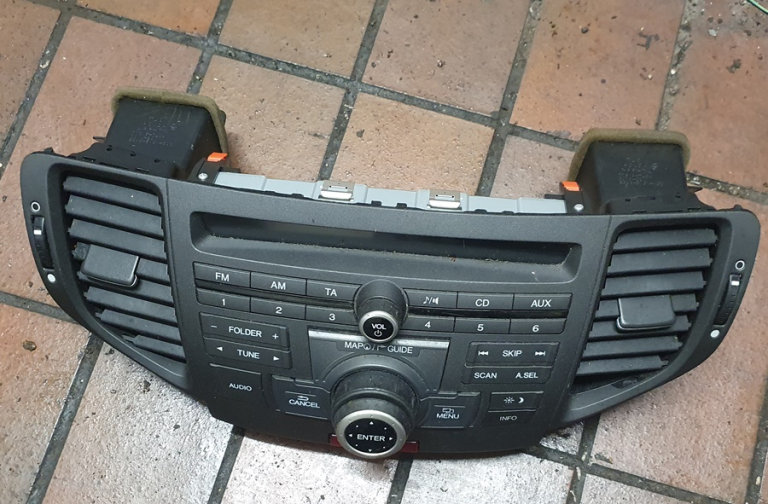 Honda Accord Mk8 Radio CD Control Unit 39050-TLO-G01 2009