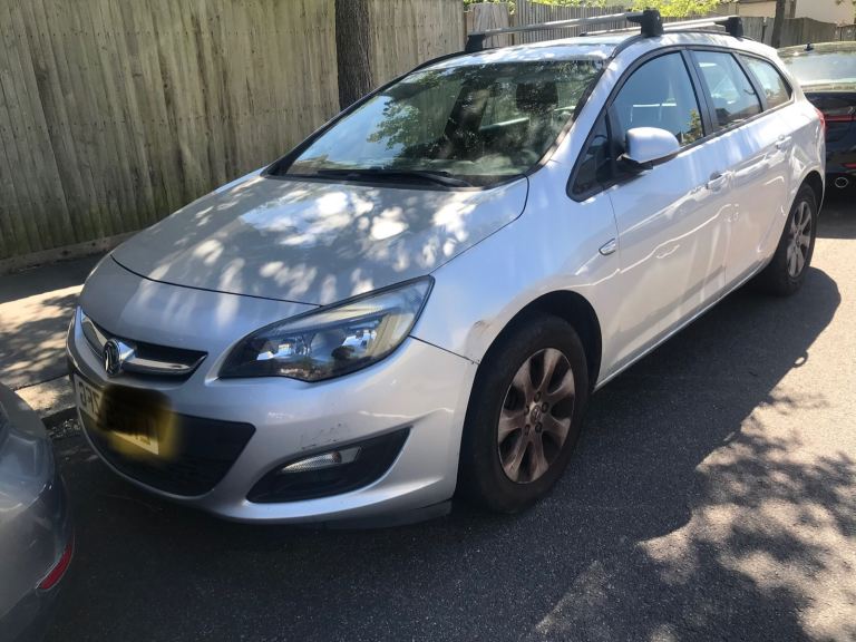 Vauxhall astra 1.6 cdti diesel ulez spares ,starts drives ,chain noise,daily use tax and mot 