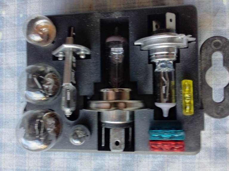 Universal 12v  10 Pc Car Bulb & Fuse Kit