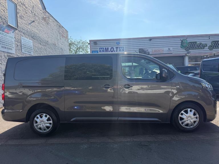 Vauxhall Vivaro 2.0 Turbo D 3100 Sportive 6 Seat LWB Crew Van  DIESEL 2020/69