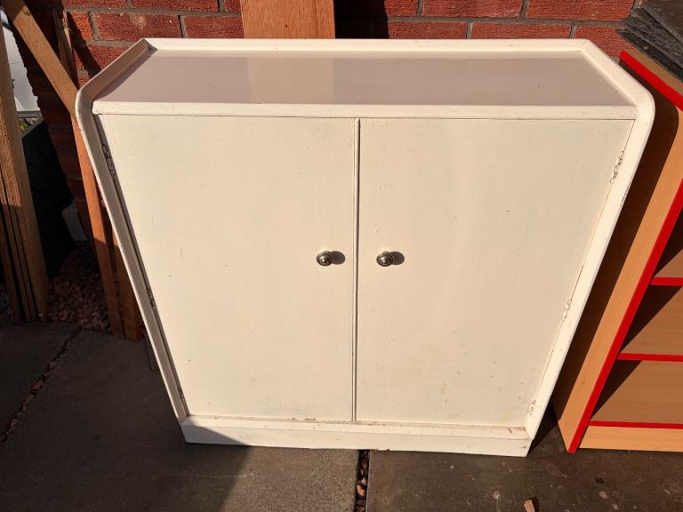 Great cupboard/ bookshelves - ripe for up cycling- free