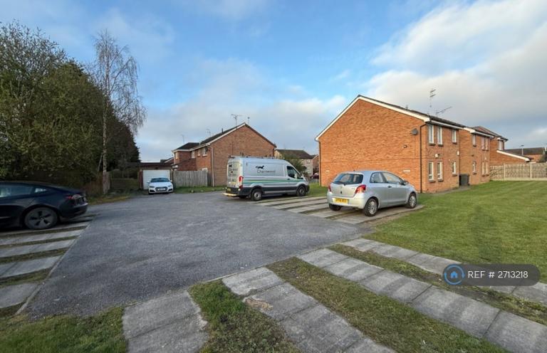 Studio flat in Marsh Close, Leicester, LE4 (#2713218)