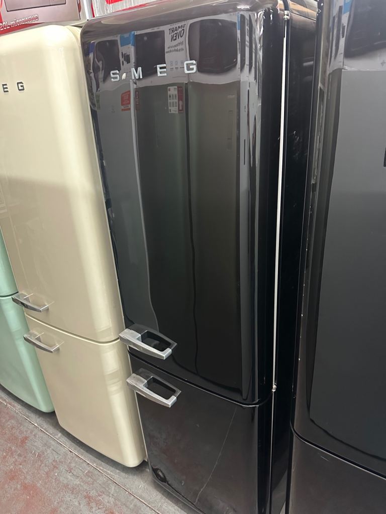 BLACK SMEG FAB32 FRIDGE FREEZER (RIGHT HAND HINGE)
