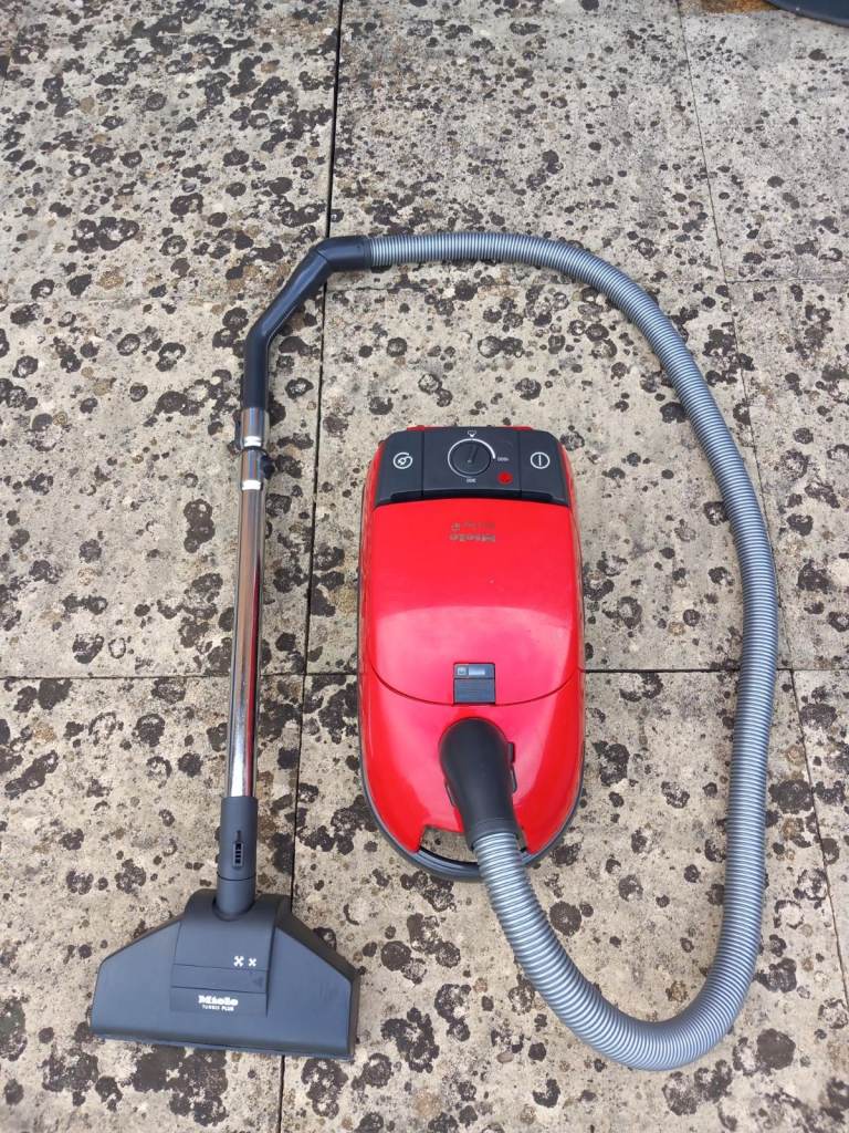 Vacuum Cleaner – Miele Cat & Dog