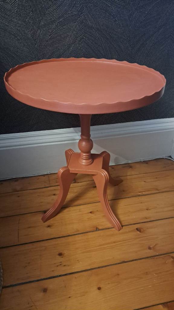 Colour-pop pedestal table