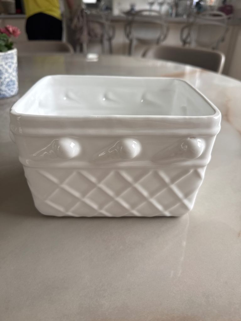  Designed white ice cream container 