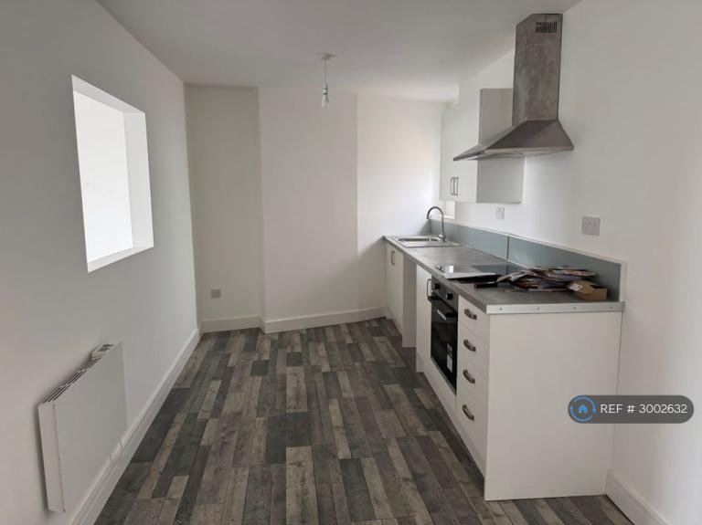 1 bedroom flat in Grants Walk, St Austell, PL25 (1 bed) (#3002632)