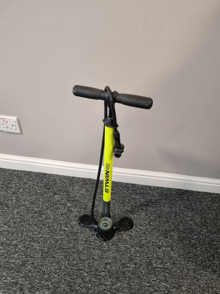 B'Twin 900 Bike Floor Pump – Yellow, Good Condition