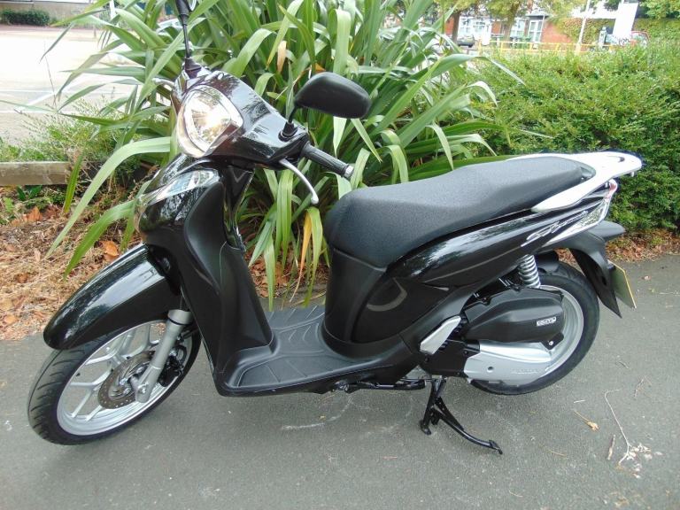 Honda ANC 125 F SH125 Automatic Scooter 2016 very low miles little used from new