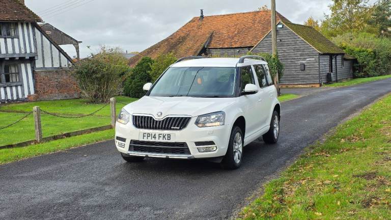 Skoda, YETI, Hatchback, 2014, Manual, 1598 (cc), 5 doors