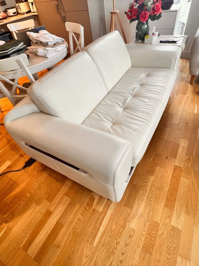 Modern white leather Italian sofa (Gamma Arredamenti)