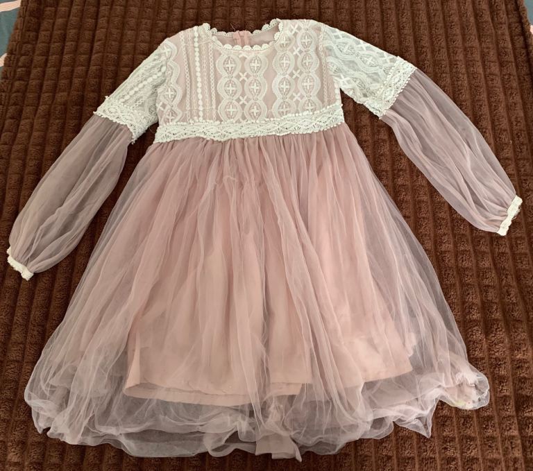 Girls dress, size: 8-9years