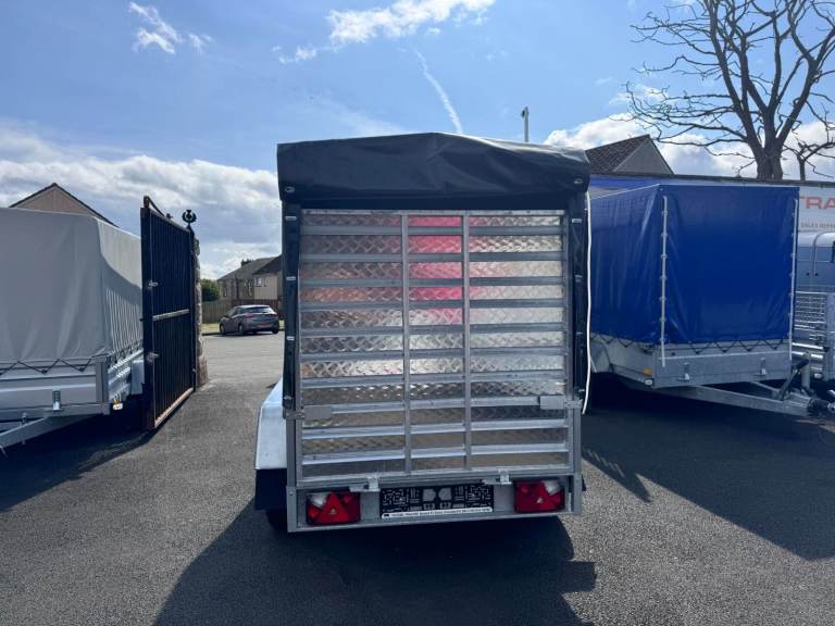 BRAND NEW 8,7ft x 4,2ft TWIN AXLE TRAILER WITH 150CM FRAME COVER AND RAMP 7500KG UN BARKED