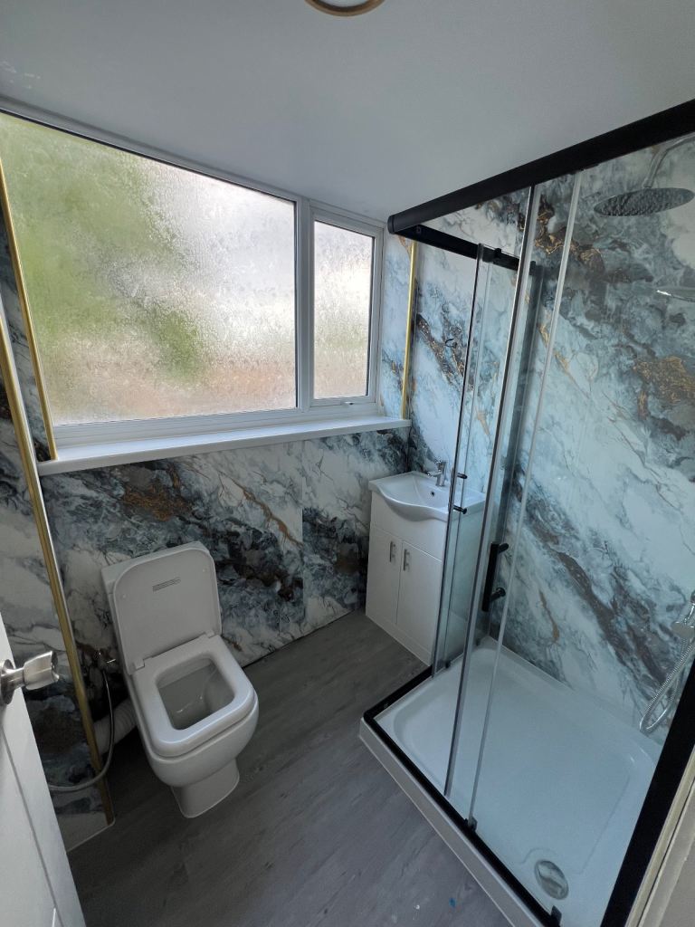 Spacious 2 double bedroom at Farnborough for working women or students  (£700/Month) 