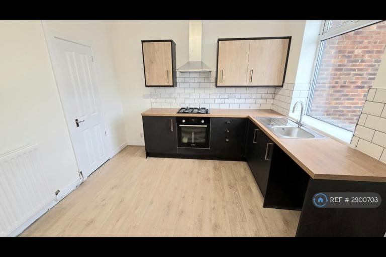2 bedroom house in Dagmar St, Manchester, M28 (2 bed) (#2900703)