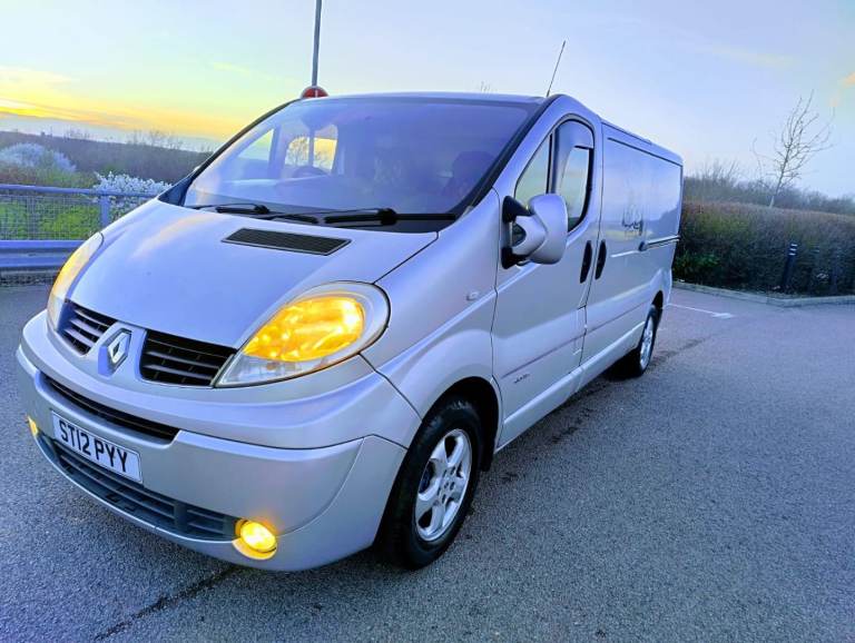 2012 RENAULT TRAFIC SPORTIVE DCI 104600 MILES LWB 1 YEAR FULL MOT