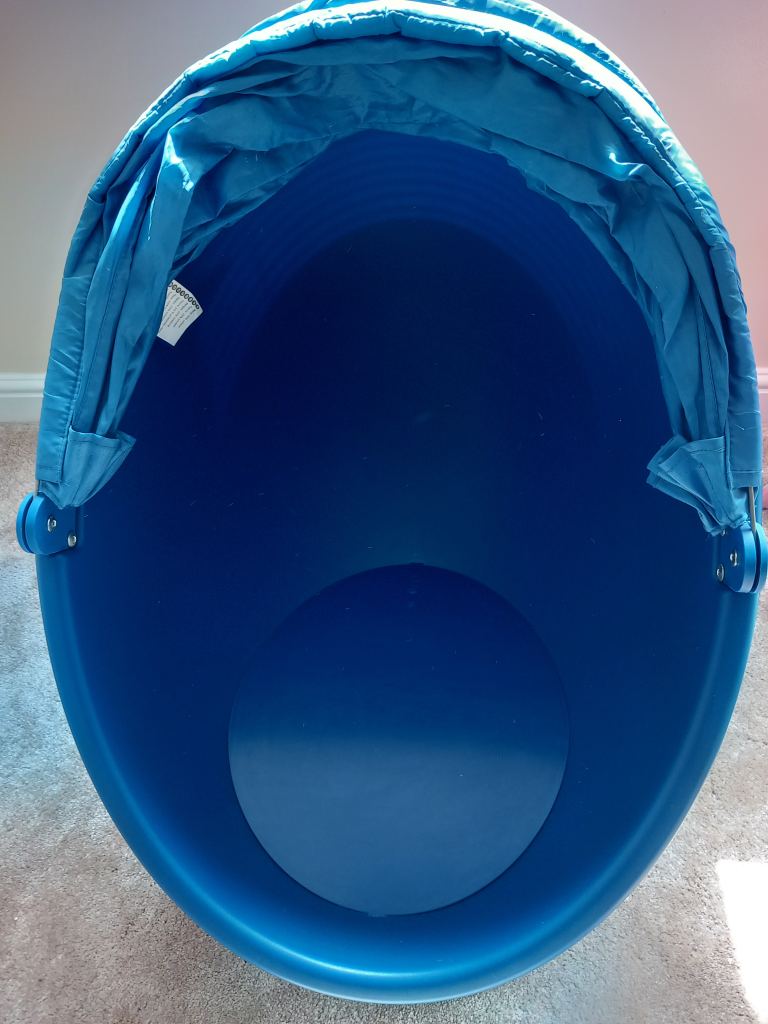 Egg swivel chair – Good Condition