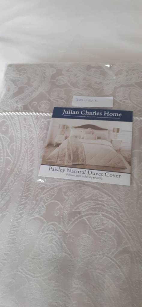 Julian charles  jaquard paisley natural bedding. 