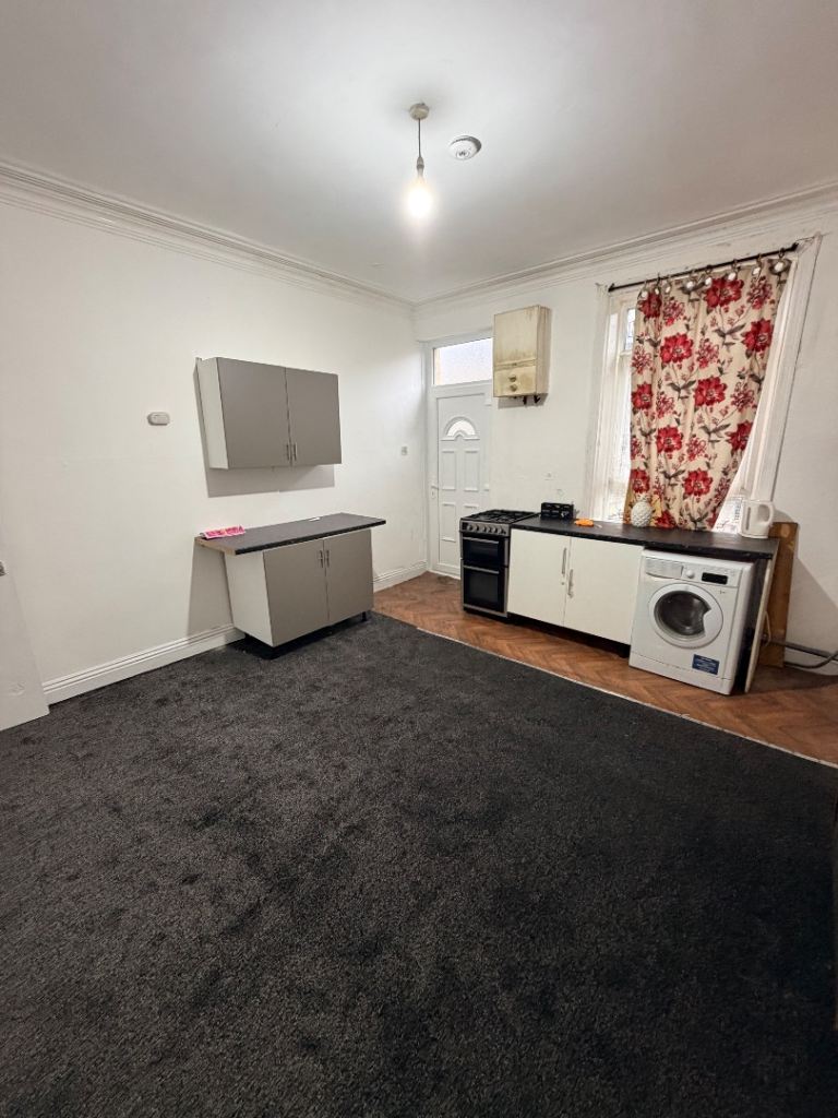 4 BEDROOM HOUSE TO LET BD7