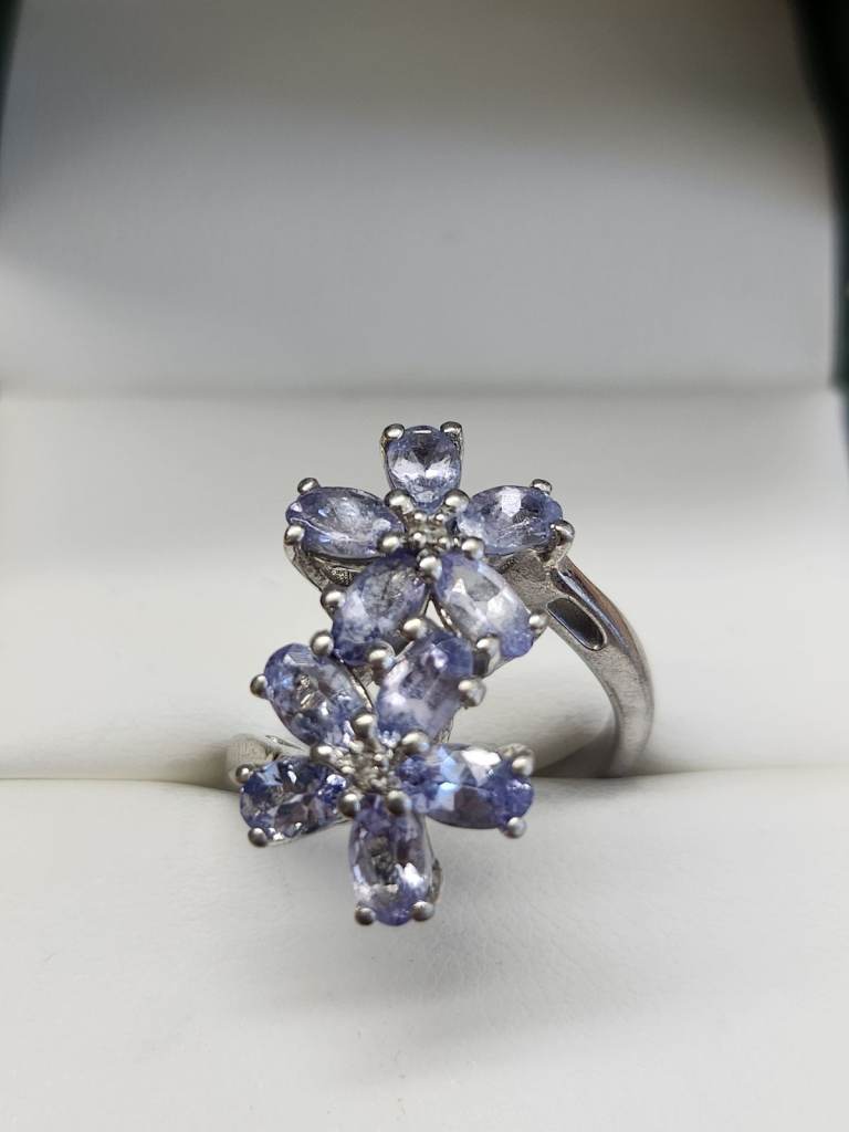 SILVER TWISTED DOUBLE DAISY RING WITH PURPLE GEMSTONES