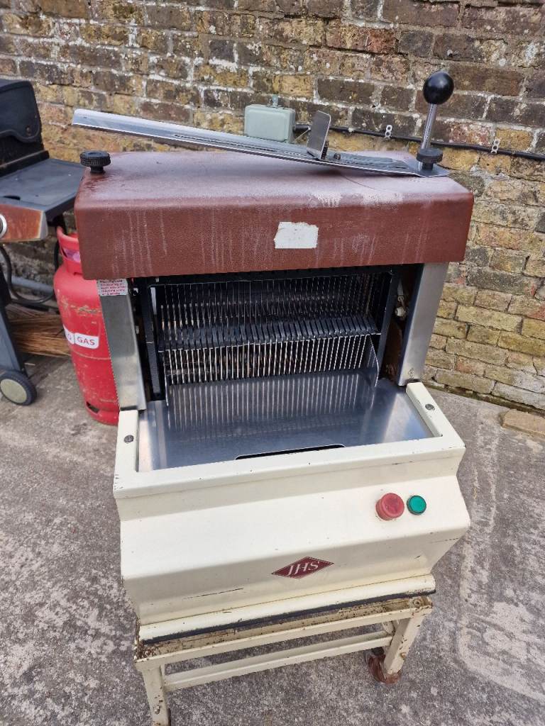 Bread slicer machine 