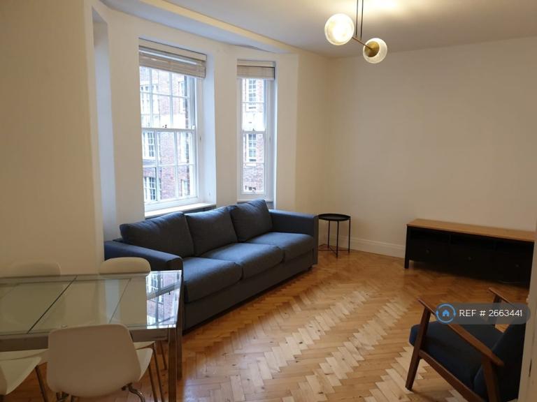 2 bedroom flat in Queensway, London, W2 (2 bed) (#2663441)