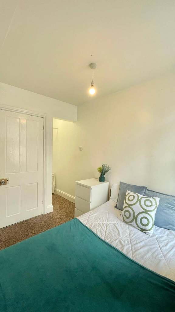 Bright, cozy double room in a shared house