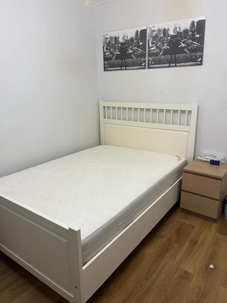 Hi I have 5 double bed flat for Rent with all bills 