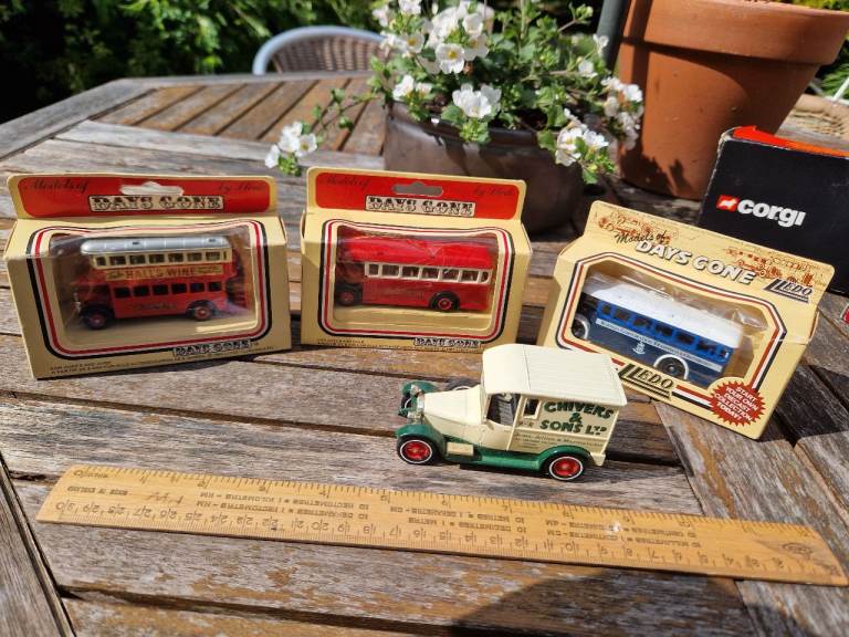 Collection of matchbox and corgi toys 