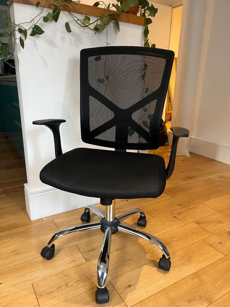 Black Mesh Office Chair – Adjustable Swivel Desk Chair