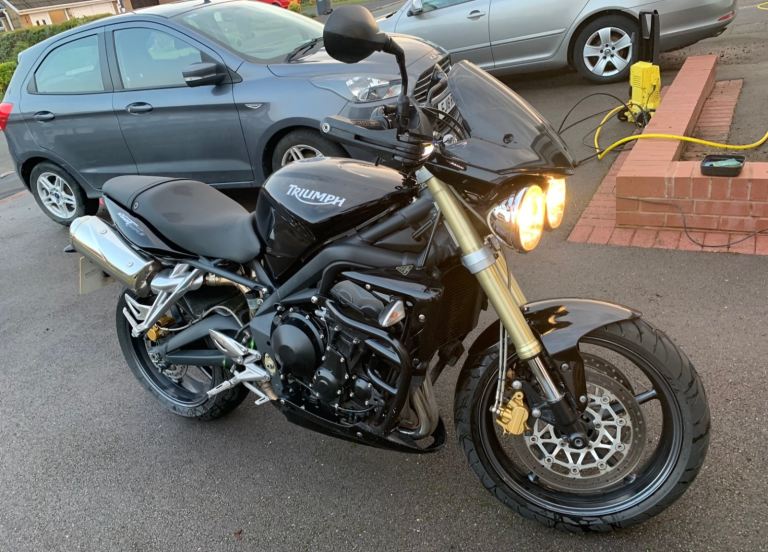 Triumph, STREET, 2010, 675 (cc)