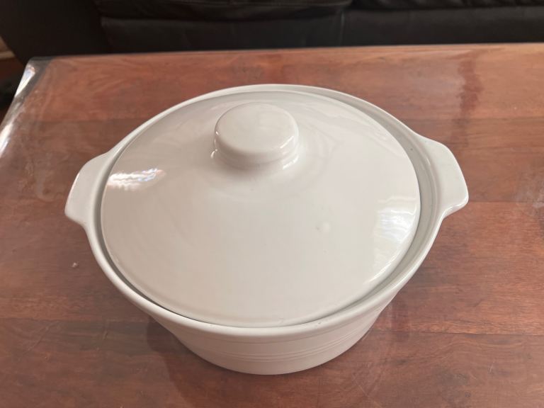 White porcelain large casserole/crock pot