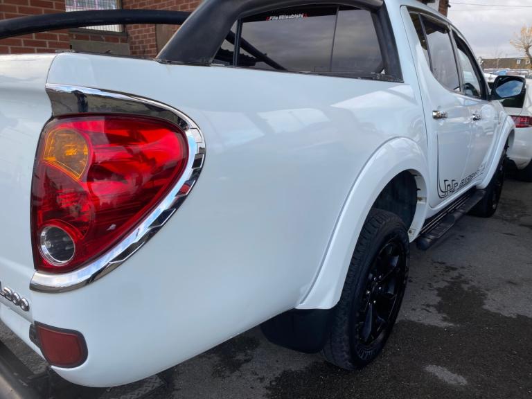 2014 Mitsubishi L200 Barbarian black Pickup Diesel  Manual