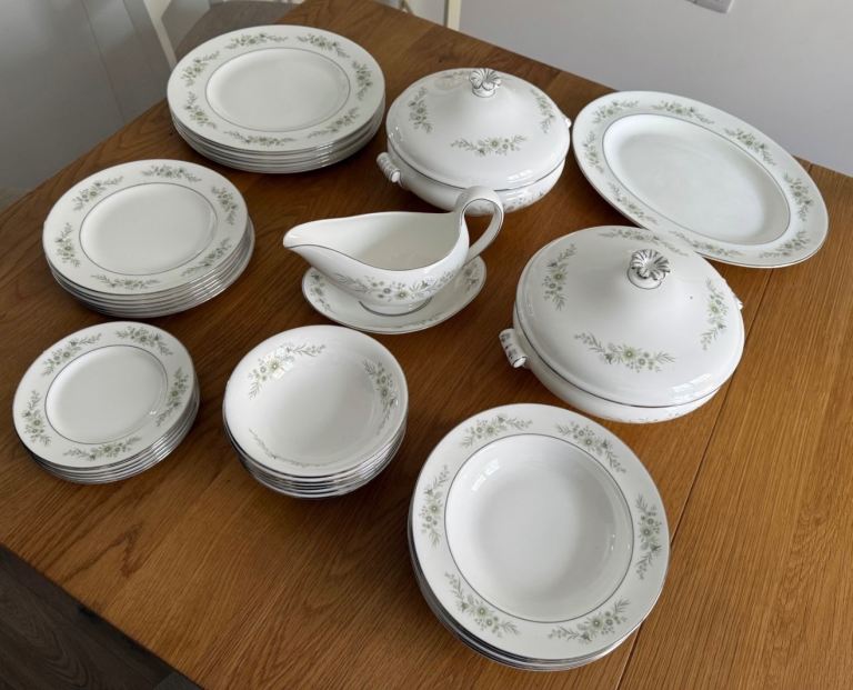 Wedgwood Westbury 34 piece dinner service set - brand new 