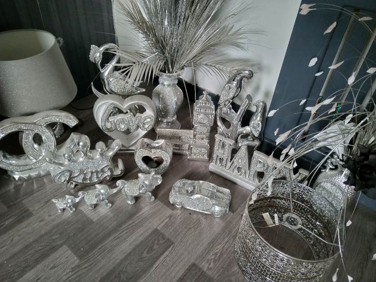 Silver Home Decor Bundle – Decorative Figurines and Lampshade