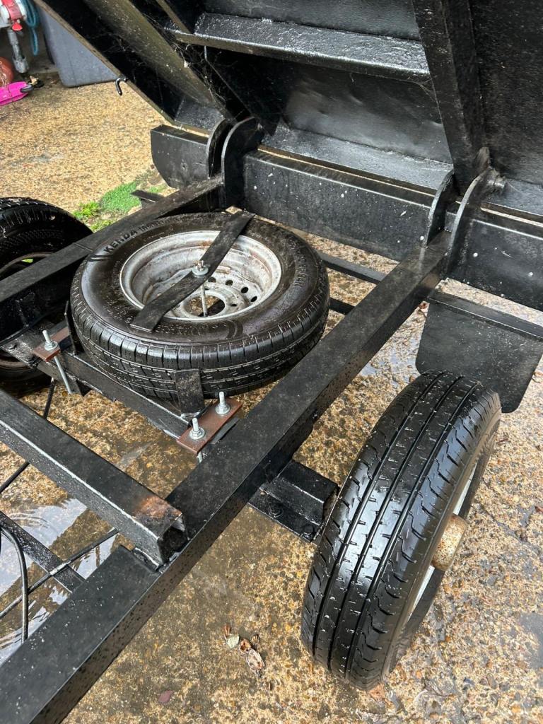 Hydraulic tipper trailer 