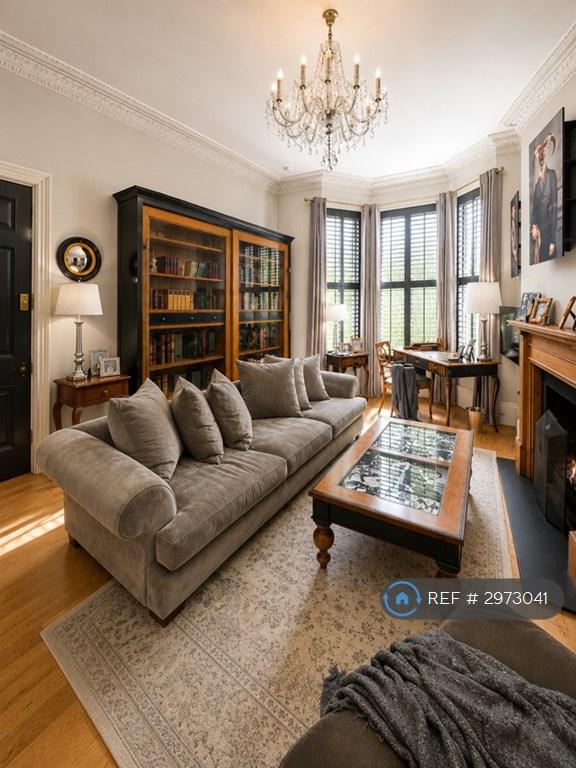 2 bedroom flat in Raised Ground Floor, London, W14 (2 bed) (#2973041)