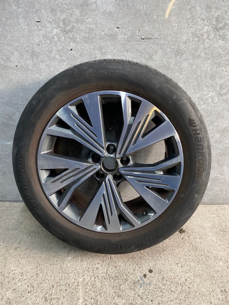 Audi Q4 E - TRON 19 inch alloy 235/55/19 tyre 