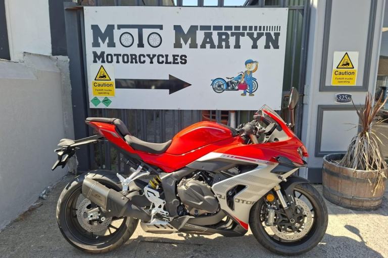 QJMotor SRK 800 RR 2026