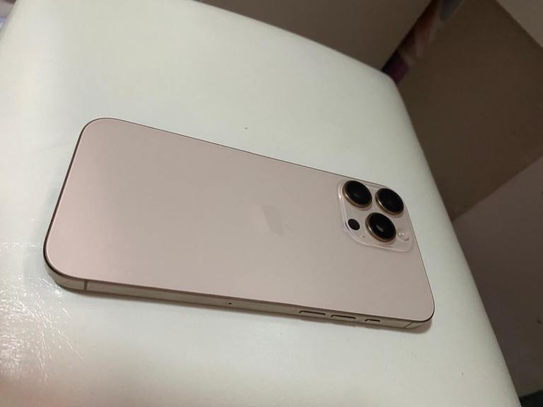 iPhone 16 Pro Max Gold 