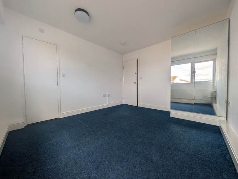 *INCL ALL BILLS & WIFI* HUGE LUXURY DOUBLE ENSUITE ROOM TO RENT LANGLEY SLOUGH IVER HEATHROW
