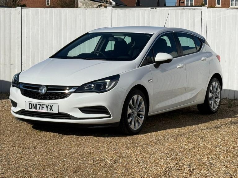 2017 Vauxhall Astra DESIGN 35,251 MILES Hatchback Petrol Manual