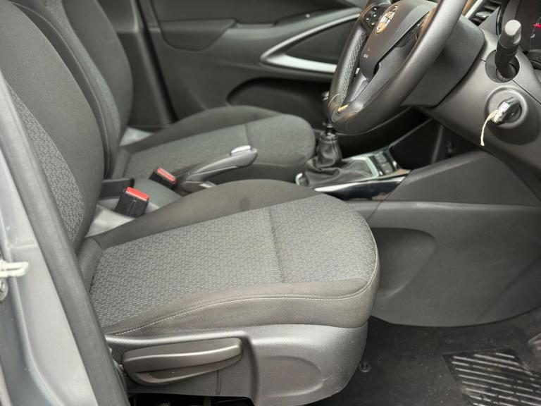 2019 Vauxhall Crossland X 1.2T ecoTec [110] SE 5dr [6 Speed] [S/S] HATCHBACK PETROL Manual