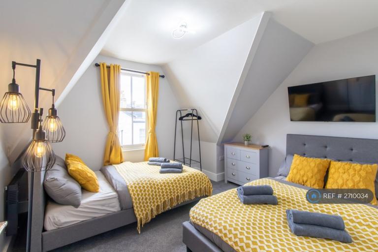 1 bedroom flat in Kingston House, Southsea, PO5 (1 bed) (#2710034)