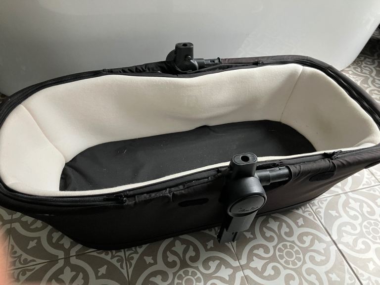 Free Silver Cross / Wayfarer Carrycot