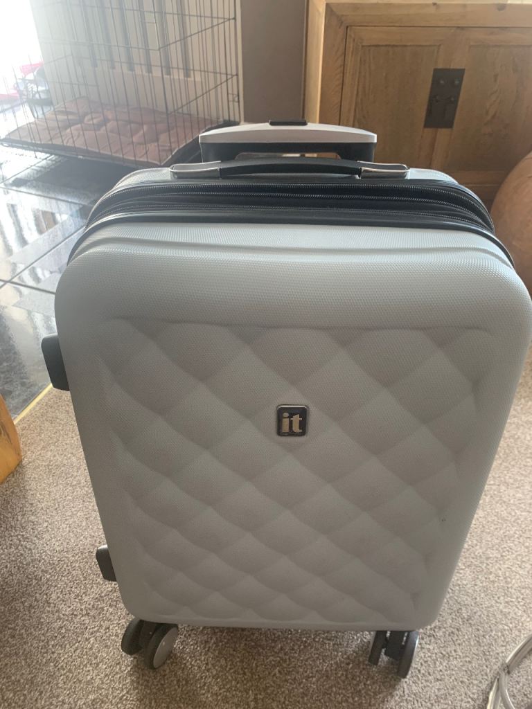 IT pale blue 47L luggage vgc 